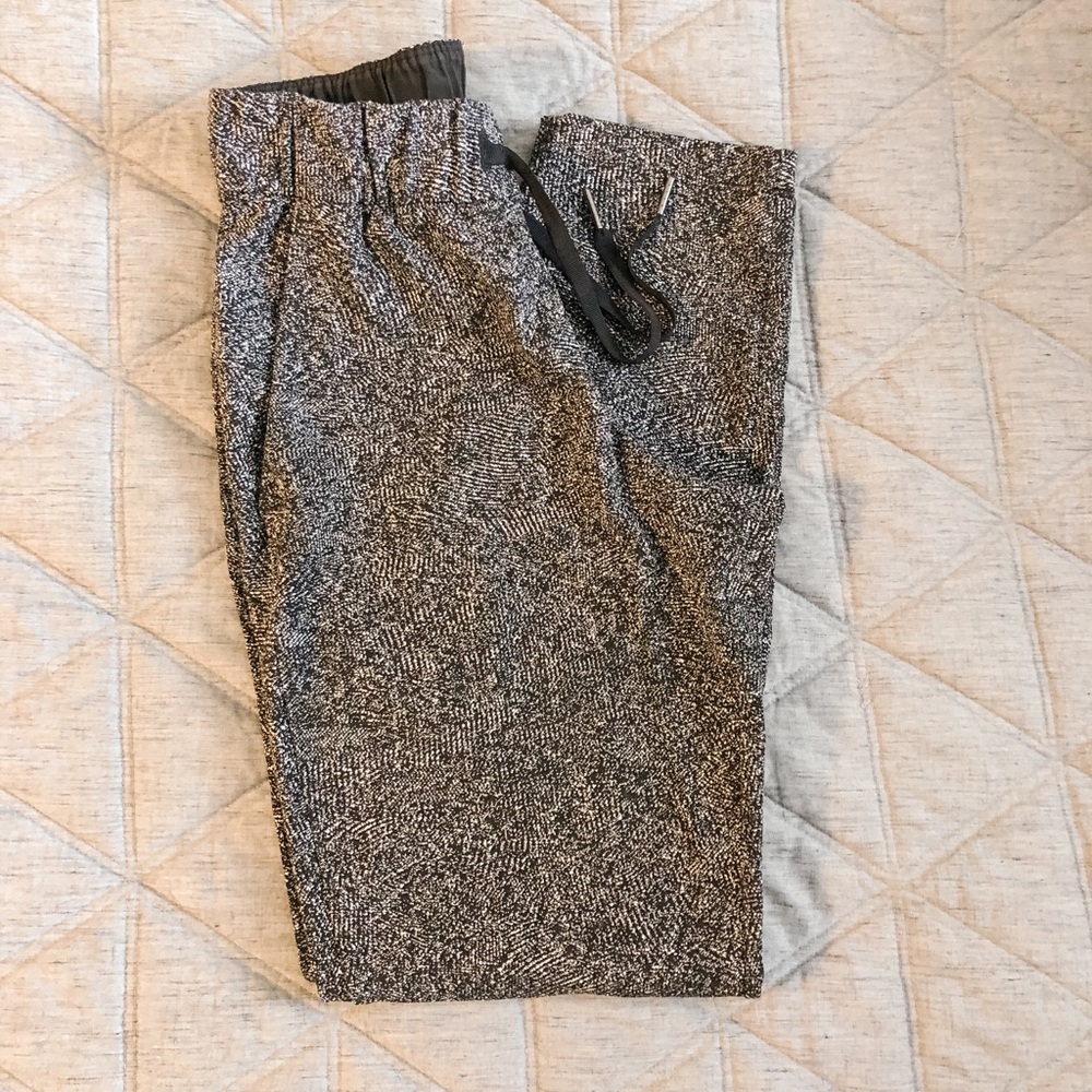 Lululemon black/white pants